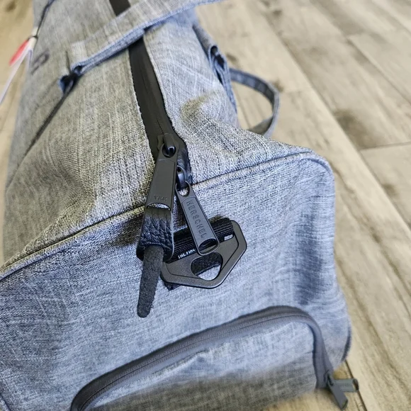Herschel Supply Co. Novel Duffel Bag Grey Travel Gym Weekend Over Night - Picture 3 of 11